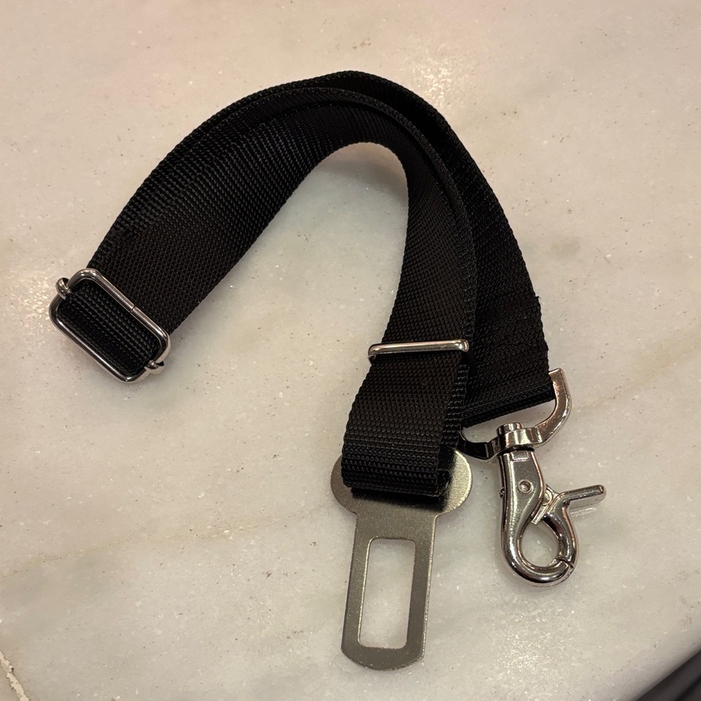 Adjustable Black Dog Seatbelt Strap